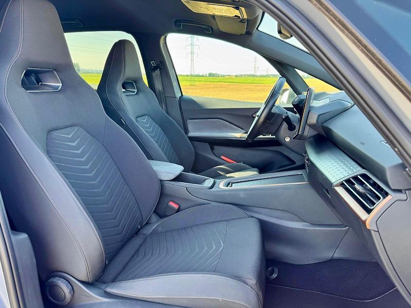 Cupra Born (2022) 58kWh, SOH 86%,KEYLESS - fotka 12 z 19