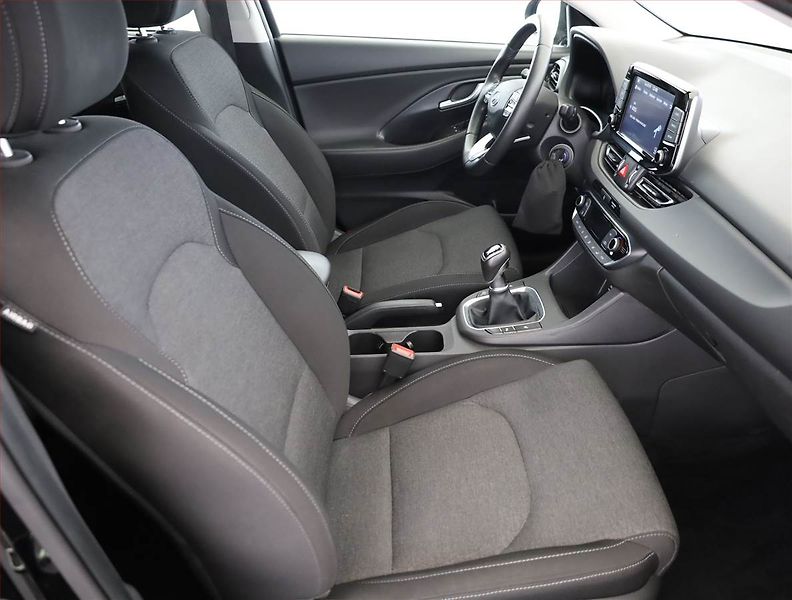 Hyundai i30 (2022) 1.5 T-GDI MHEV, ČR,1.maj - fotka 7 z 20