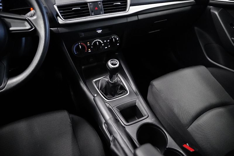 Mazda 3 - fotka 19 z 22