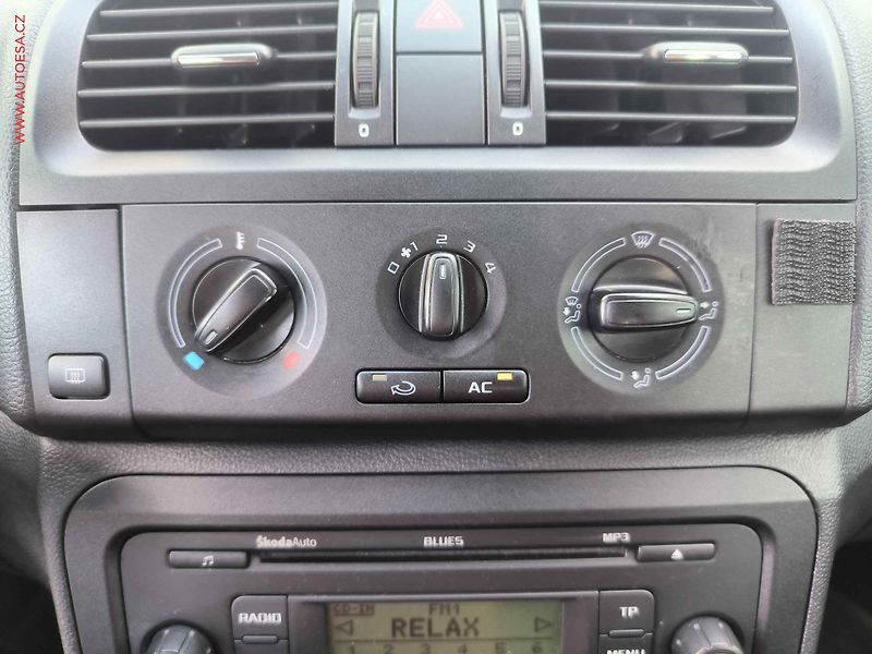 Škoda Fabia (2011) 1.6 TDI, ČR, Klima - fotka 12 z 15