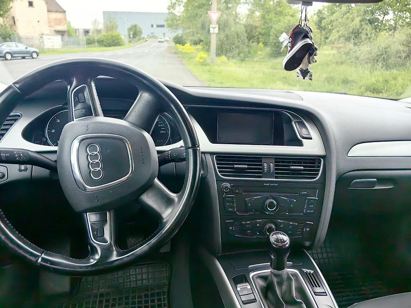 Audi A4 Allroad (2011) Audi A4 Allroad 2.0 TDI 105kw - fotka 6 z 12