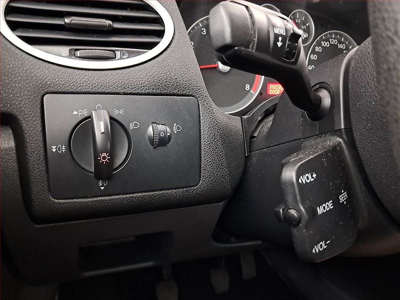 Ford Focus (2007) 1.6 16V, po STK, slušný stav - fotka 13 z 14