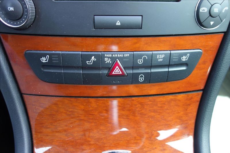 Mercedes-Benz Třídy E 280CDi,ČR,SERV.KN.,4MATIC. - fotka 25 z 48