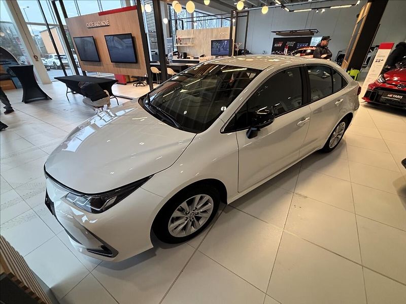 Toyota Corolla 1,8   SD Comfort Tech HEV - fotka 3 z 9