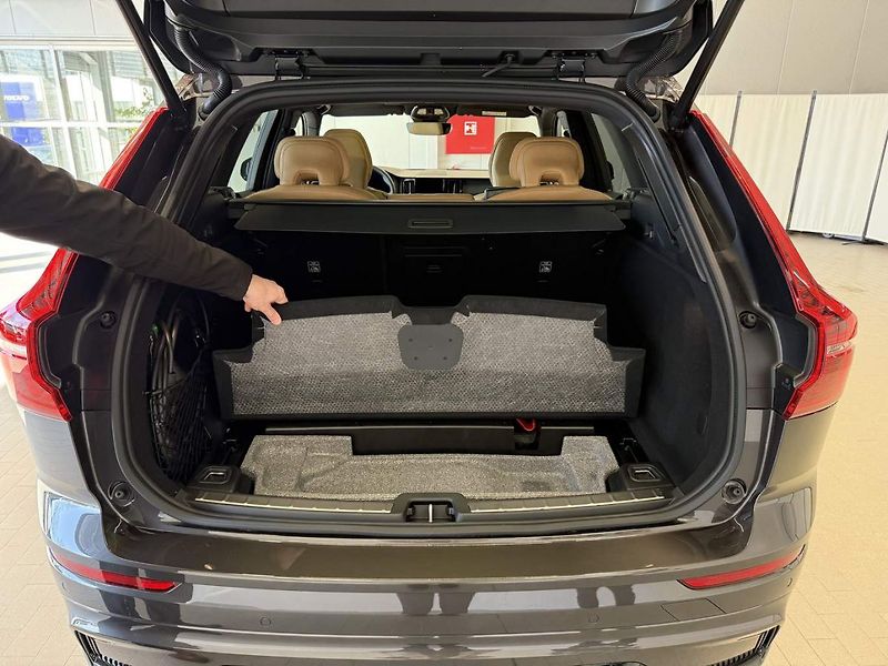 Volvo XC60 (2025) T8 AWD  ULTRA Dark 2025 - fotka 10 z 16