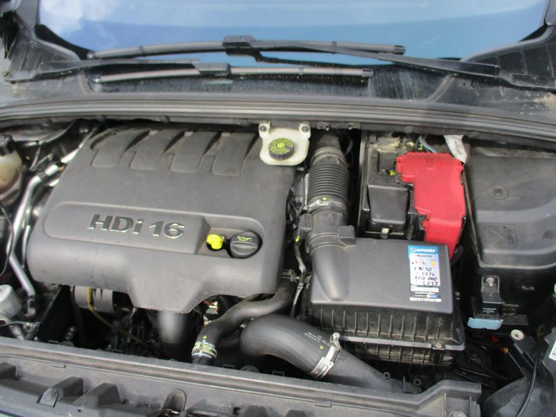 Peugeot 308 (2009) combi 2,0 HDi - fotka 12 z 12
