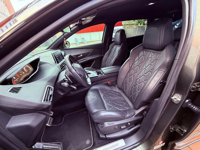 Peugeot 5008 1.6 PureTech Allure, Serviska - fotka 16 z 36
