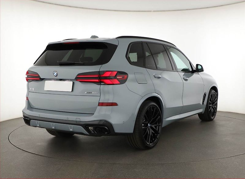 BMW X5 (2025) xDrive40i, M PAKET, DPH - fotka 5 z 27