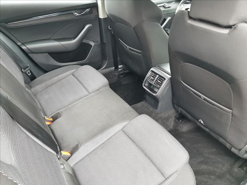 Škoda Octavia IV 2.0 TDI Ambition/Matrix - fotka 19 z 20