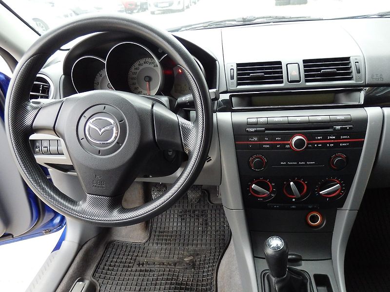 Mazda 3 1,6 HDi 80kW KLIMA, SERVISKA - fotka 11 z 13