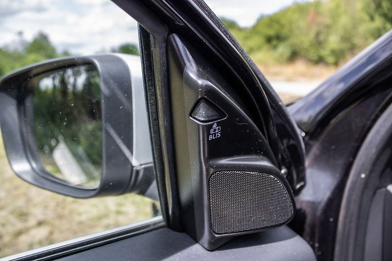 Volvo XC60 Rdesign, nový motor v záruce - fotka 25 z 33