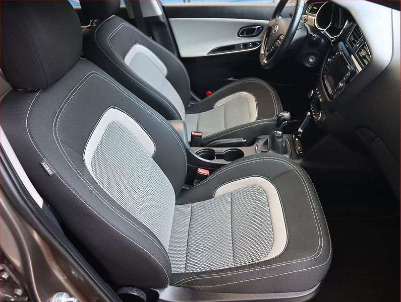 Kia Ceed (2015) 1.6 CRDi, Navi, Tempomat - fotka 9 z 18