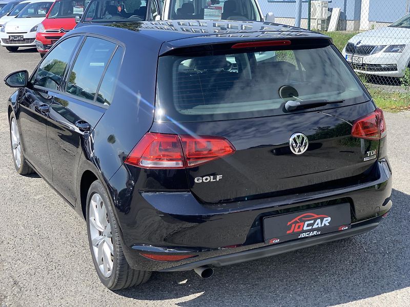 Volkswagen Golf Highline 1.6TDi 77kw DSG ALU - fotka 5 z 48