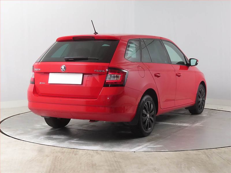 Škoda Fabia (2015) 1.2 TSI, Park. senzory - fotka 5 z 13
