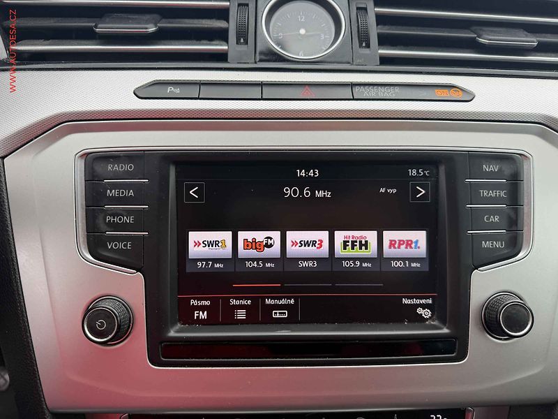 Volkswagen Passat (2015) 2.0 TDi, AC, park.asist - fotka 13 z 15