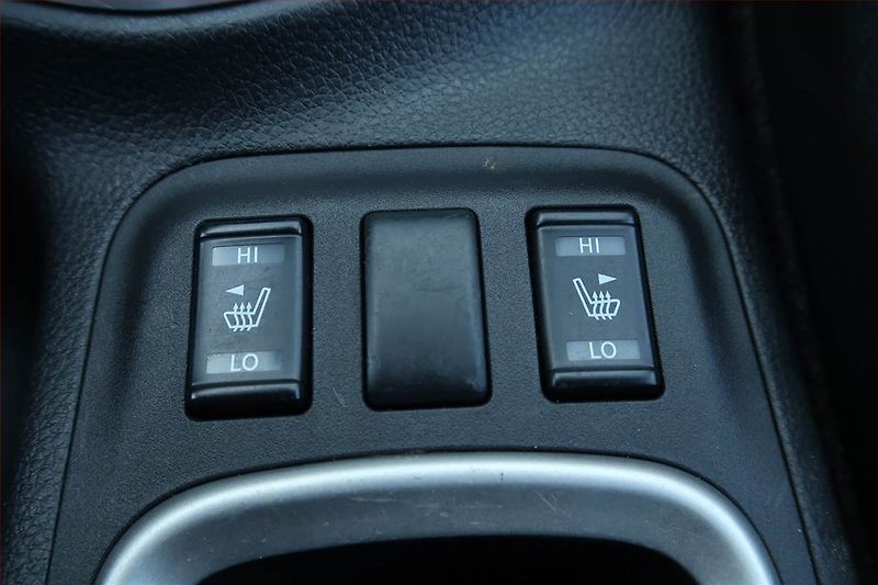 Nissan Navara (2019) 2.3 dCi, Navigace, Xenony - fotka 21 z 27