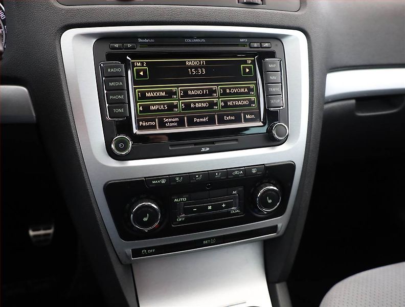 Škoda Octavia (2010) RS 2.0 TSI, Navi, Xenony - fotka 9 z 12