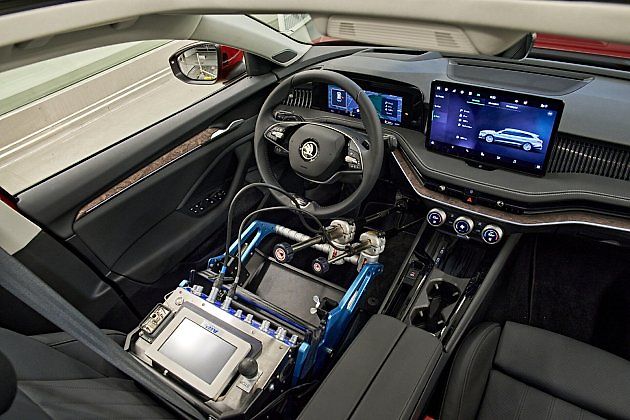 V náročných podmínkách zastupují lidi při zkouškách roboti., zdroj: Se svolením Škoda-Auto