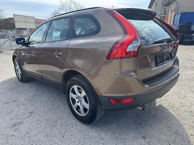 Volvo XC60 (2010) 2.4D5 151KW 1.Majitel AWD  - fotka 13 z 40