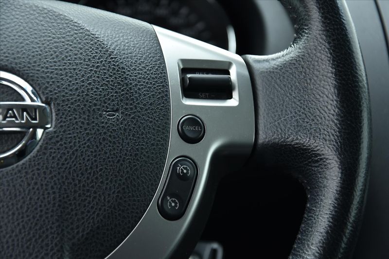 Nissan Qashqai 1.6i 84kW 1.MAJ. SERVIS.KN. ČR - fotka 16 z 20