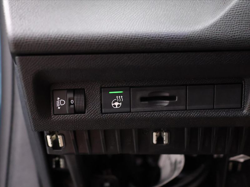 Peugeot 308 1,2 HYBRID ALLURE CZ Aut.klima - fotka 16 z 32