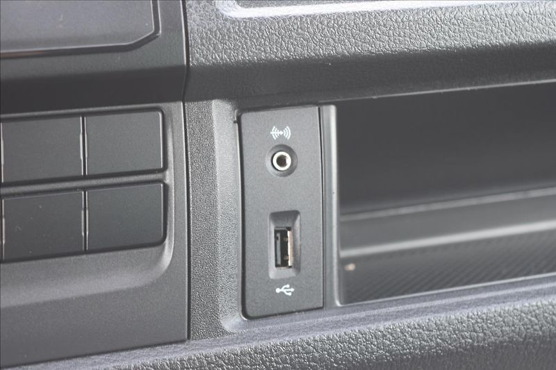 Volkswagen Transporter 2,0 TDI 110KW KLIMA TAŽNÉ NAVI - fotka 47 z 48