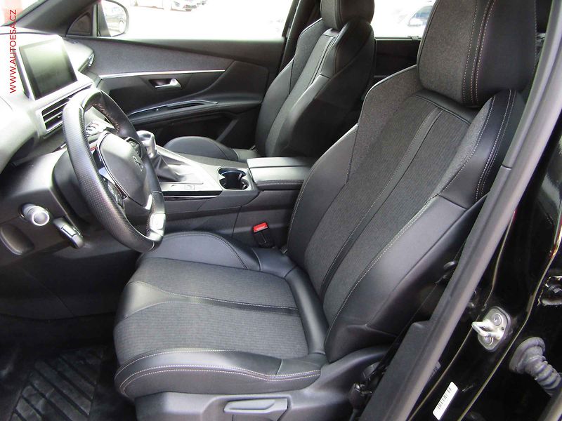 Peugeot 5008 (2019) 1.2 PT, GT Line, LED, navi - fotka 9 z 23