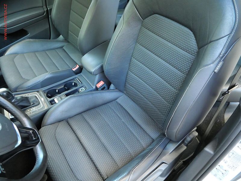 Volkswagen Golf (2016) 2.0 TDi, ČR, DSG, LED, navi - fotka 9 z 21