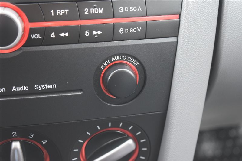 Mazda 3 1,4 i 62KW NOVÁ STK PO SERVISE - fotka 31 z 40
