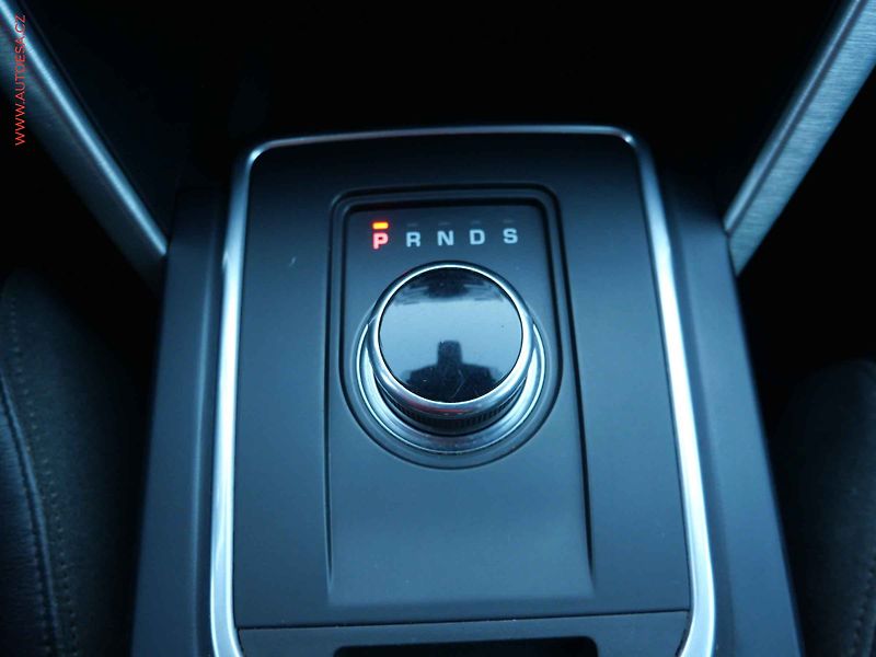 Land Rover Discovery (2017) 2.0 TD4 4x4, AT, navi, bixen - fotka 14 z 23