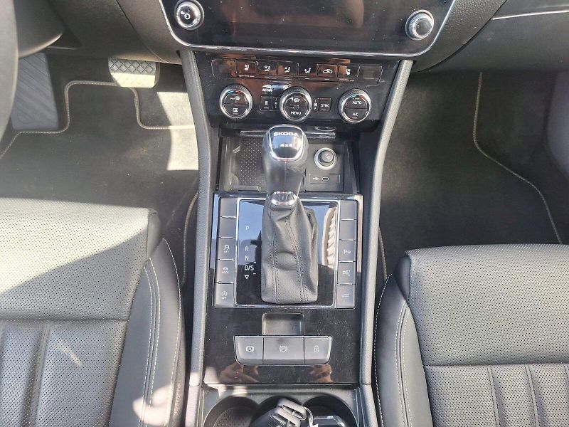 Škoda Superb (2023) COMBI / 2.0TDI / 140 kW / 7DSG - fotka 20 z 31