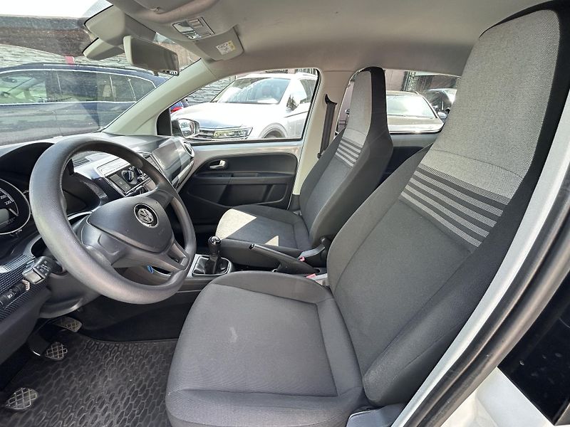 Volkswagen up! (2017) 1.0 i 44 KW - fotka 12 z 21