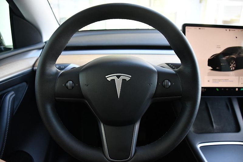Tesla Model Y LONG RANGE DUAL MOTOR  - fotka 25 z 46