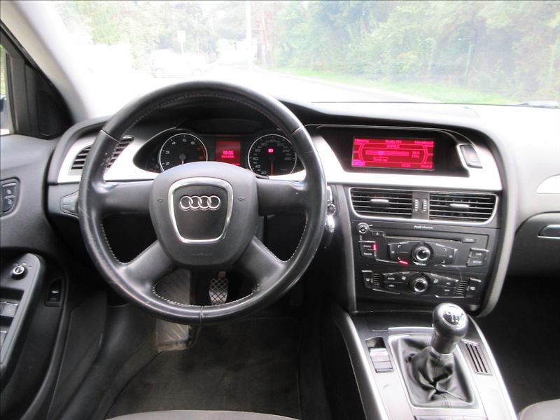 Audi A4 1,8 TFSi 88Kw, Xenon, VADA MOT - fotka 16 z 21