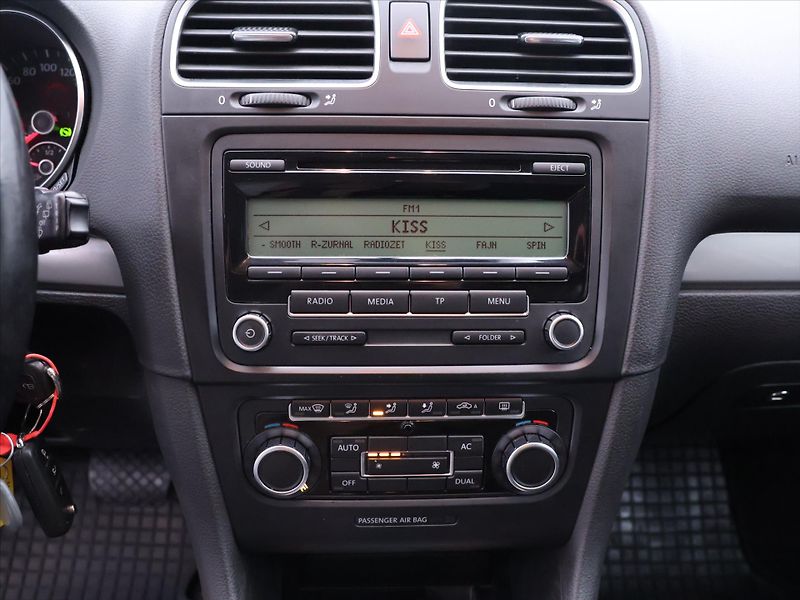 Volkswagen Golf Variant 1,6 TDI 77kW DSG Aut.klima CZ - fotka 16 z 26