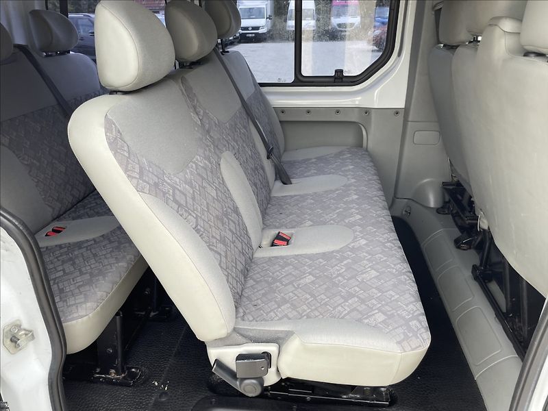 Opel Vivaro 1,9 DCi 74KW 9.MÍST - fotka 17 z 19