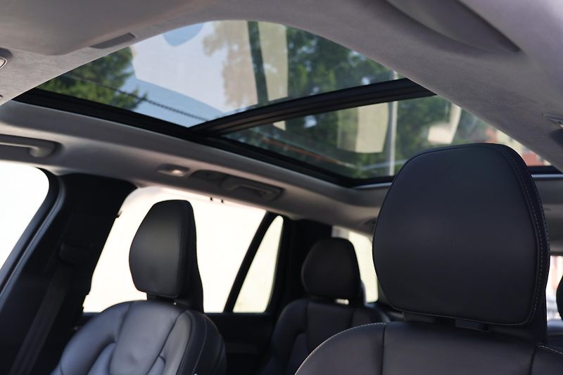 Volvo XC90 (2023) Ultimate, B5 AWD Mild hybrid - fotka 20 z 25