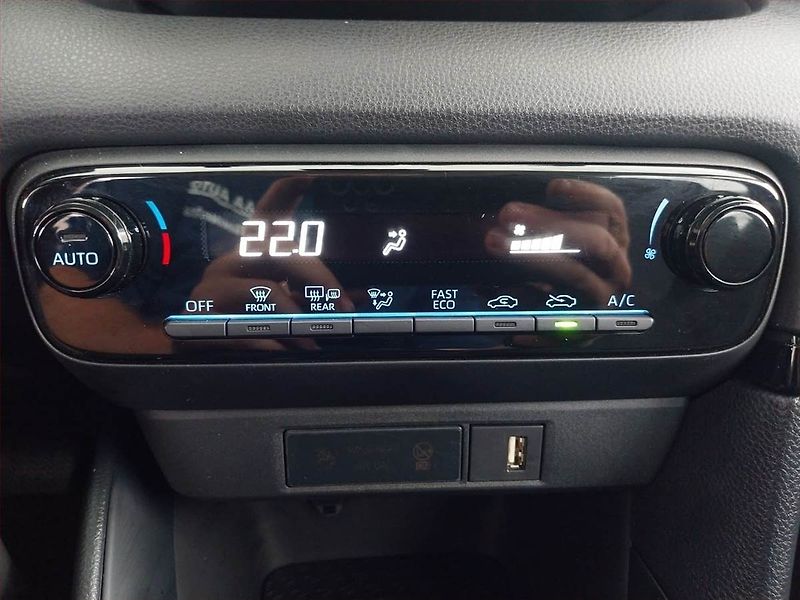 Toyota Yaris (2024) 1.5 Hybrid - fotka 15 z 17
