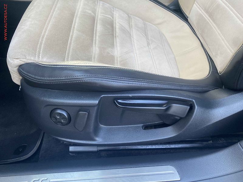 Volkswagen Passat CC (2013) 2.0 TDi, 1.maj,ČR, servis - fotka 14 z 17