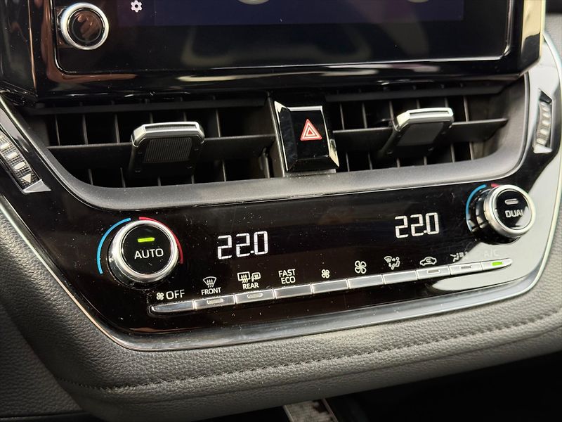 Toyota Corolla 2,0 GR sport, Hybrid - fotka 15 z 20