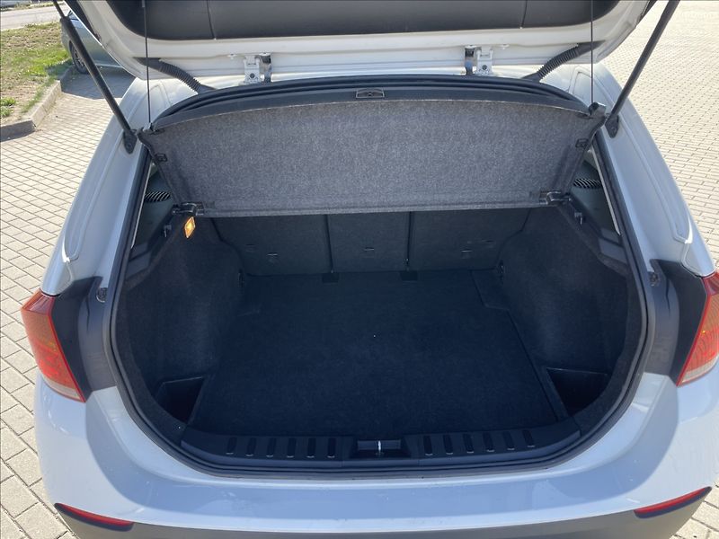BMW X1 2,0 18d X-Drive Automat CZauto - fotka 9 z 33