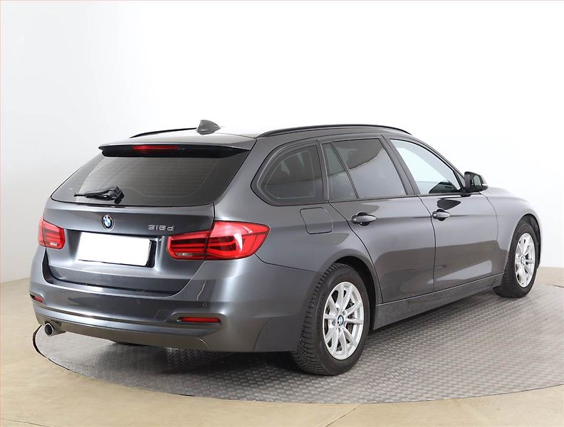 BMW Řada 3 (2019) 318 d, Automat, Serv.kniha - fotka 5 z 19