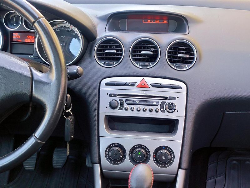 Peugeot 308 SW *KLIMA,SERV.KNÍŽKA,7míst  - fotka 26 z 34
