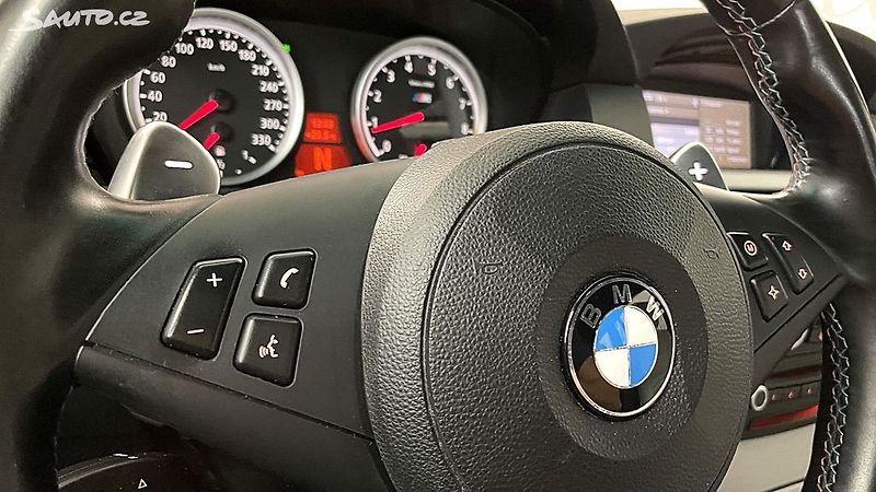 BMW M5 5.0 V10 Touring - fotka 22 z 34