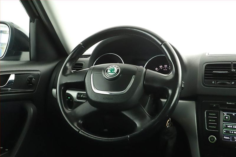 Škoda Yeti (2012) 1.2 TSI, Automat, Xenony - fotka 8 z 16