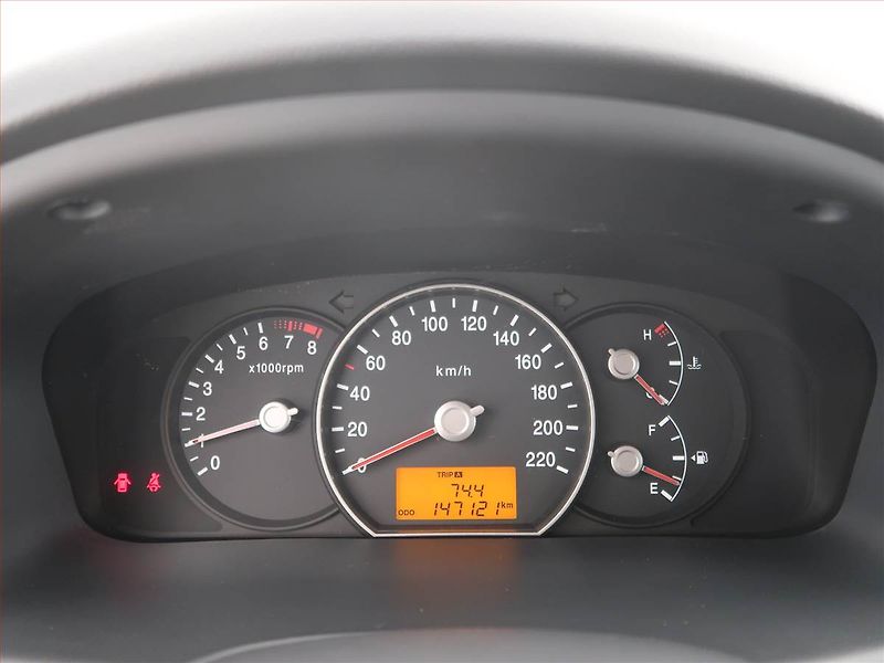 Kia Carens (2007) 2.0 16V, po STK, pěkný stav - fotka 9 z 13