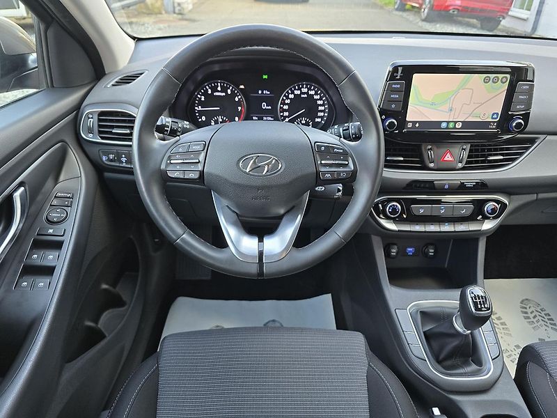 Hyundai i30 88kW COMFORT LED KAMERA NAVI - fotka 8 z 37