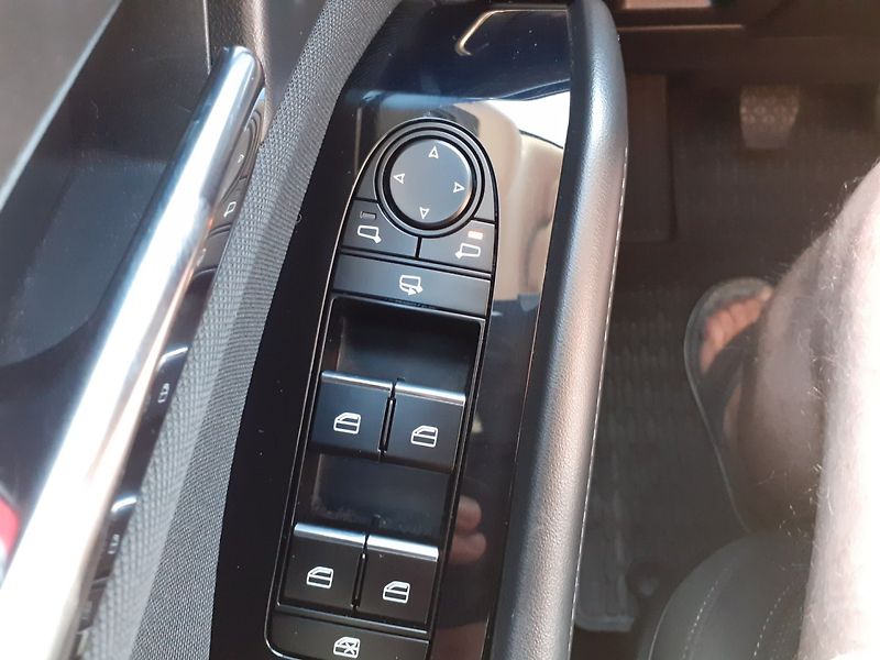 Mazda CX-30 (2021) 2.0  Skyactiv 137kw - fotka 22 z 37