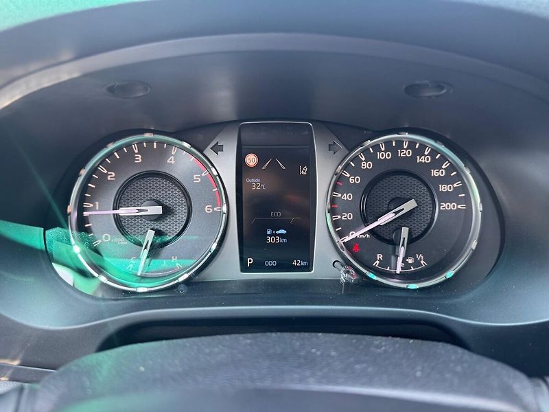 Toyota Hilux 2.4 Active 4x4 - fotka 11 z 13