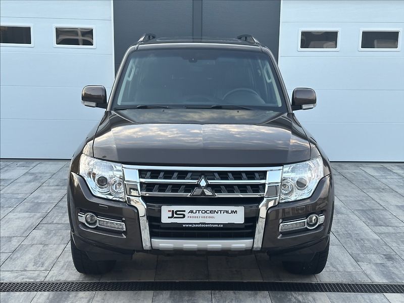 Mitsubishi Pajero 3,2 DI-D 190PS  Instyle-7 4x4 - fotka 3 z 54